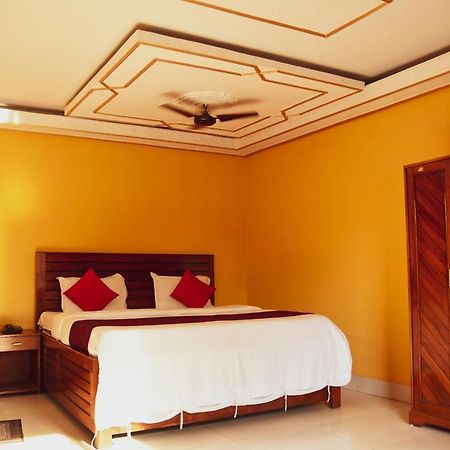 Hotel Nakshatra Karimganj エクステリア 写真