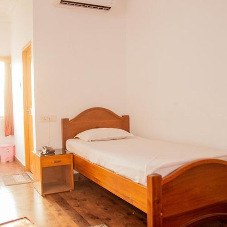 Hotel Nakshatra Karimganj エクステリア 写真