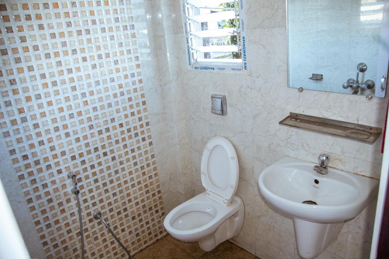 Hotel Nakshatra Karimganj エクステリア 写真