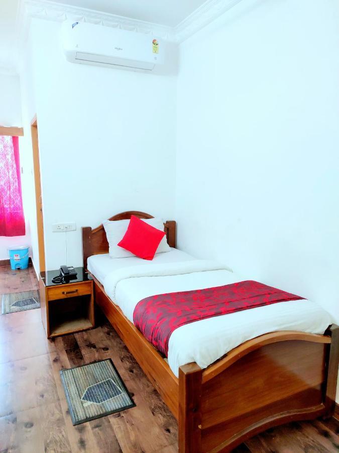 Hotel Nakshatra Karimganj エクステリア 写真