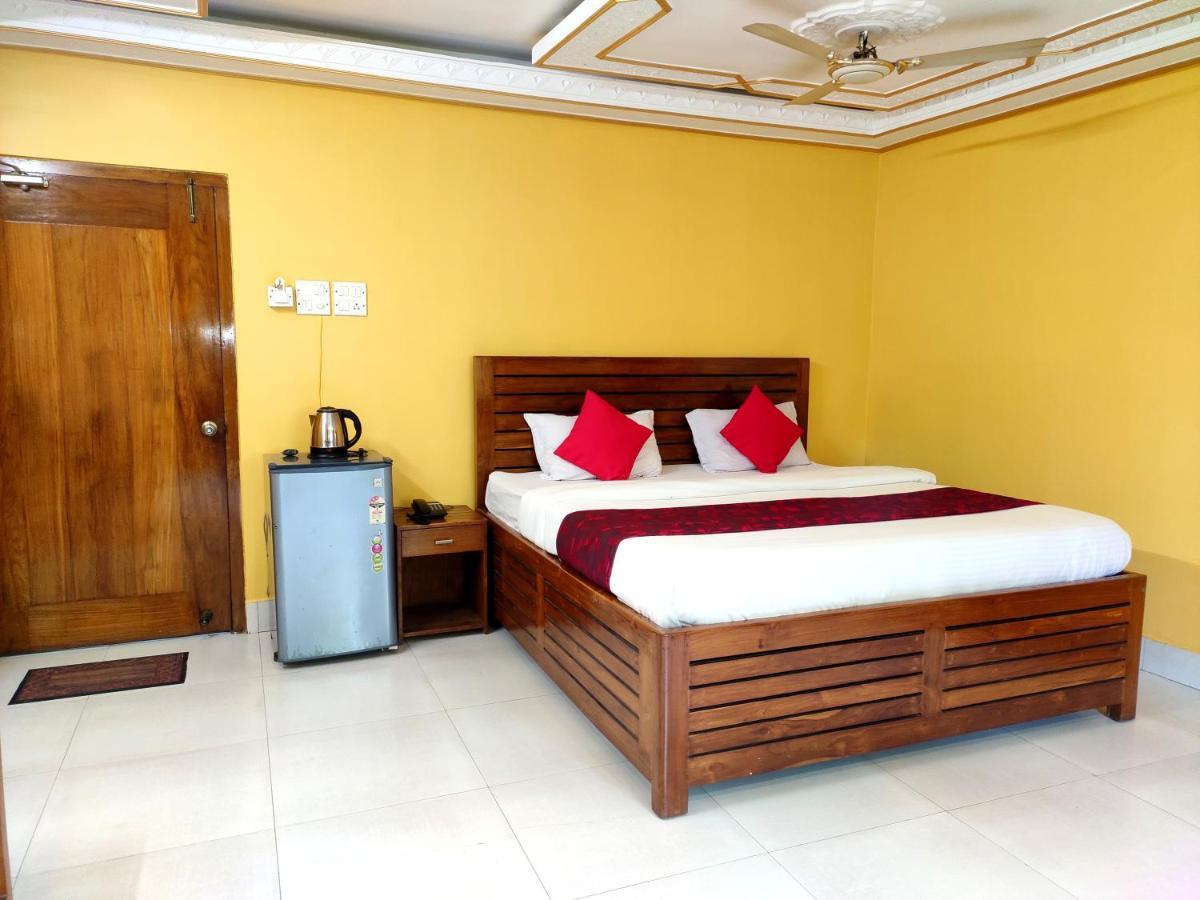 Hotel Nakshatra Karimganj エクステリア 写真