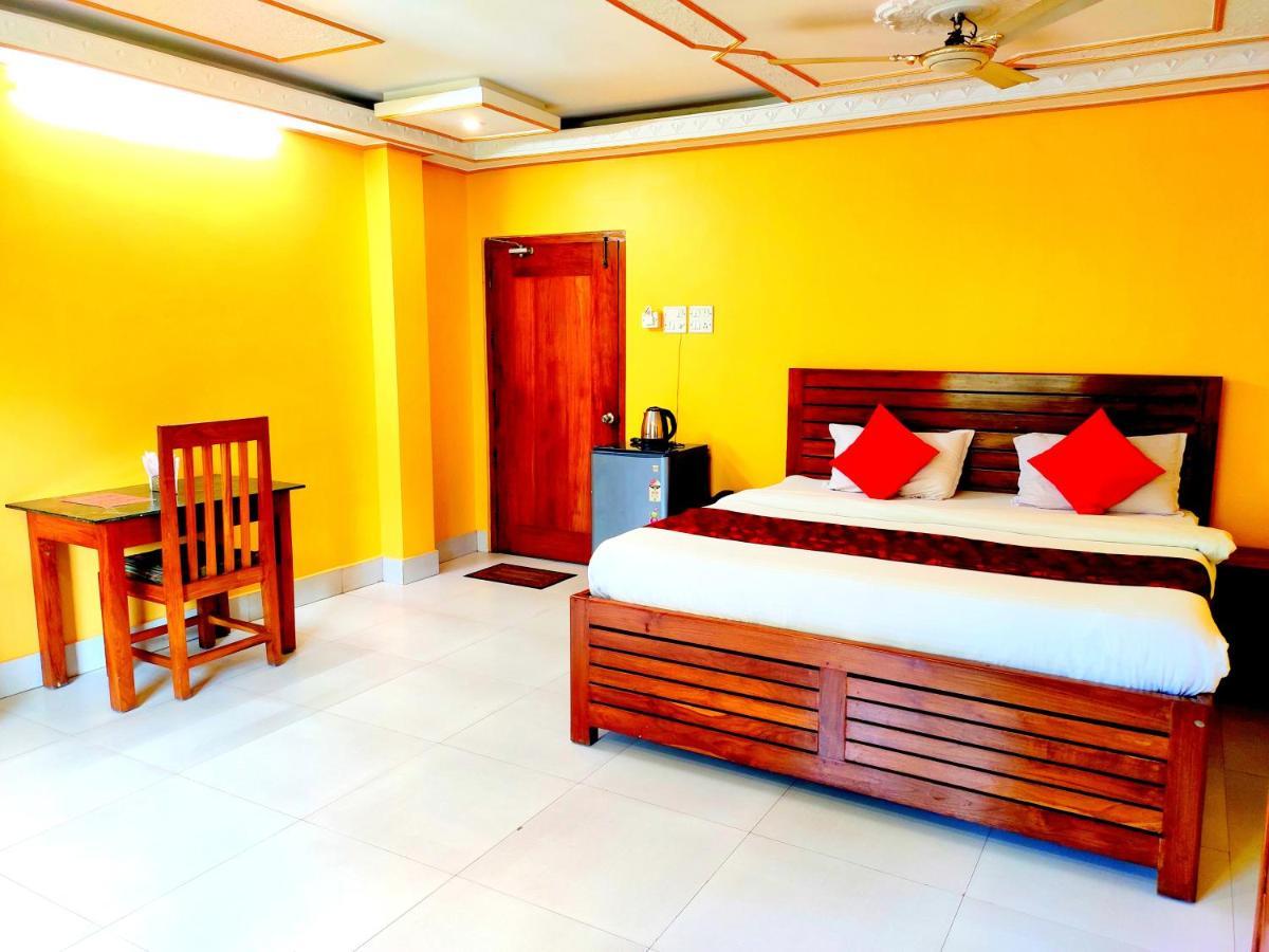 Hotel Nakshatra Karimganj エクステリア 写真