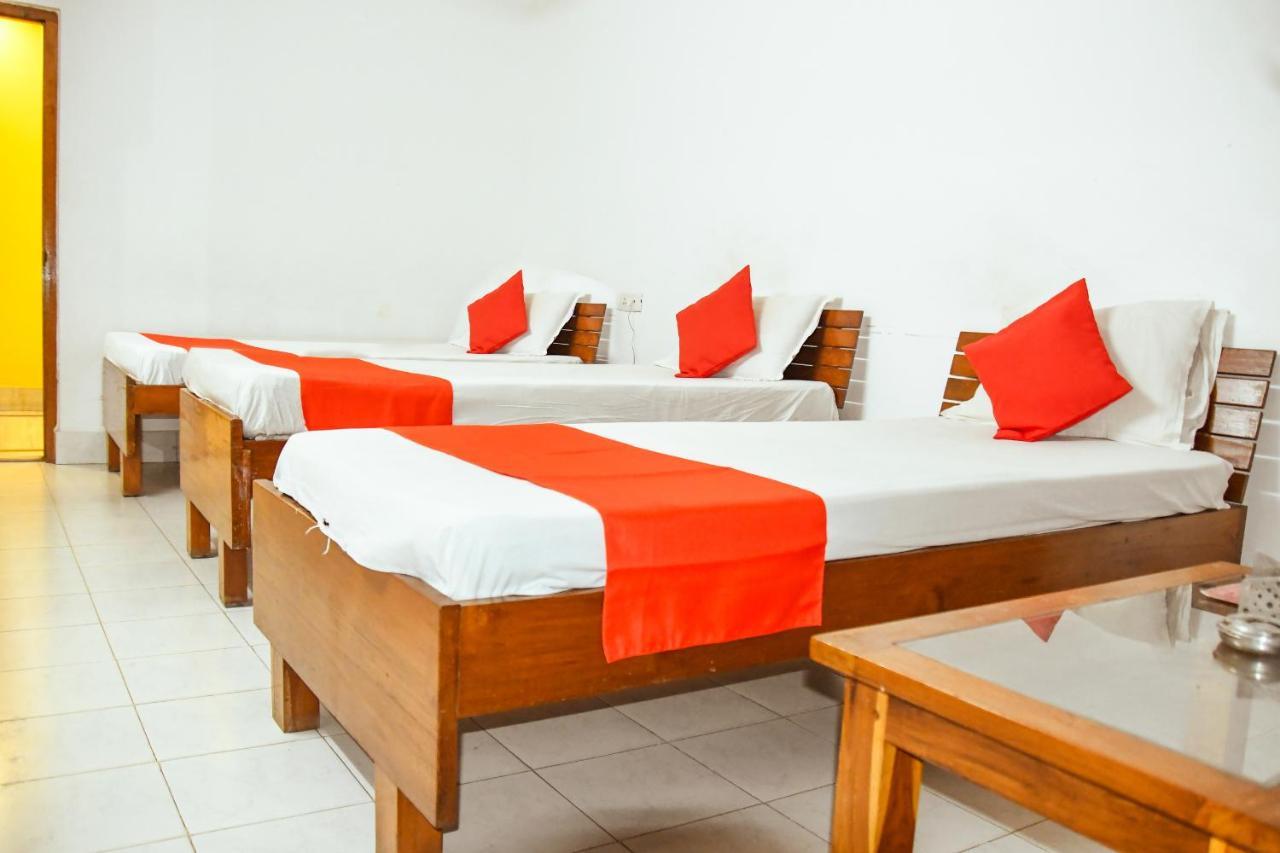 Hotel Nakshatra Karimganj エクステリア 写真