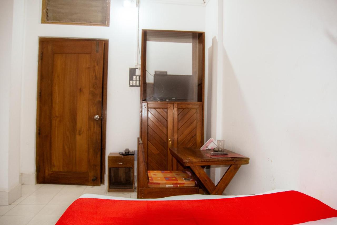 Hotel Nakshatra Karimganj エクステリア 写真