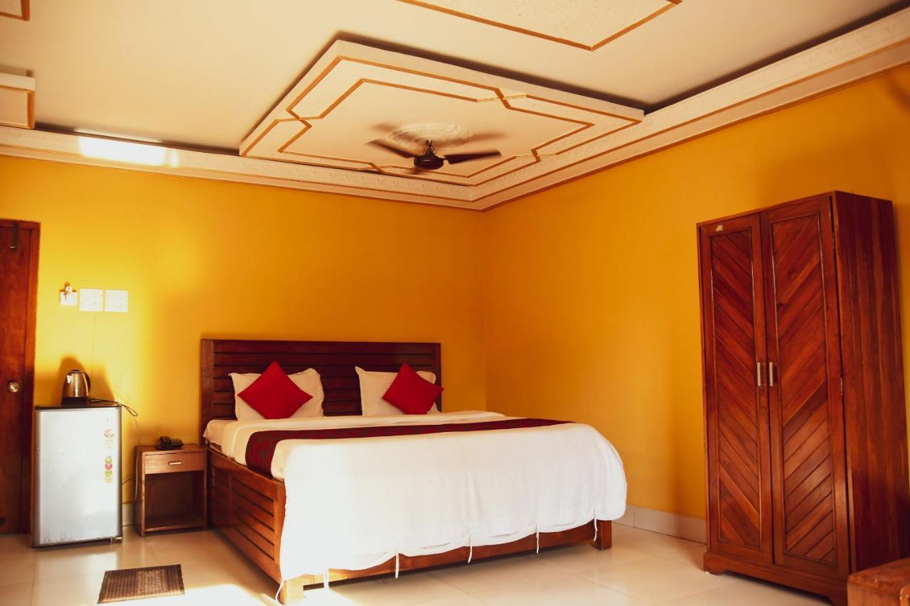 Hotel Nakshatra Karimganj エクステリア 写真
