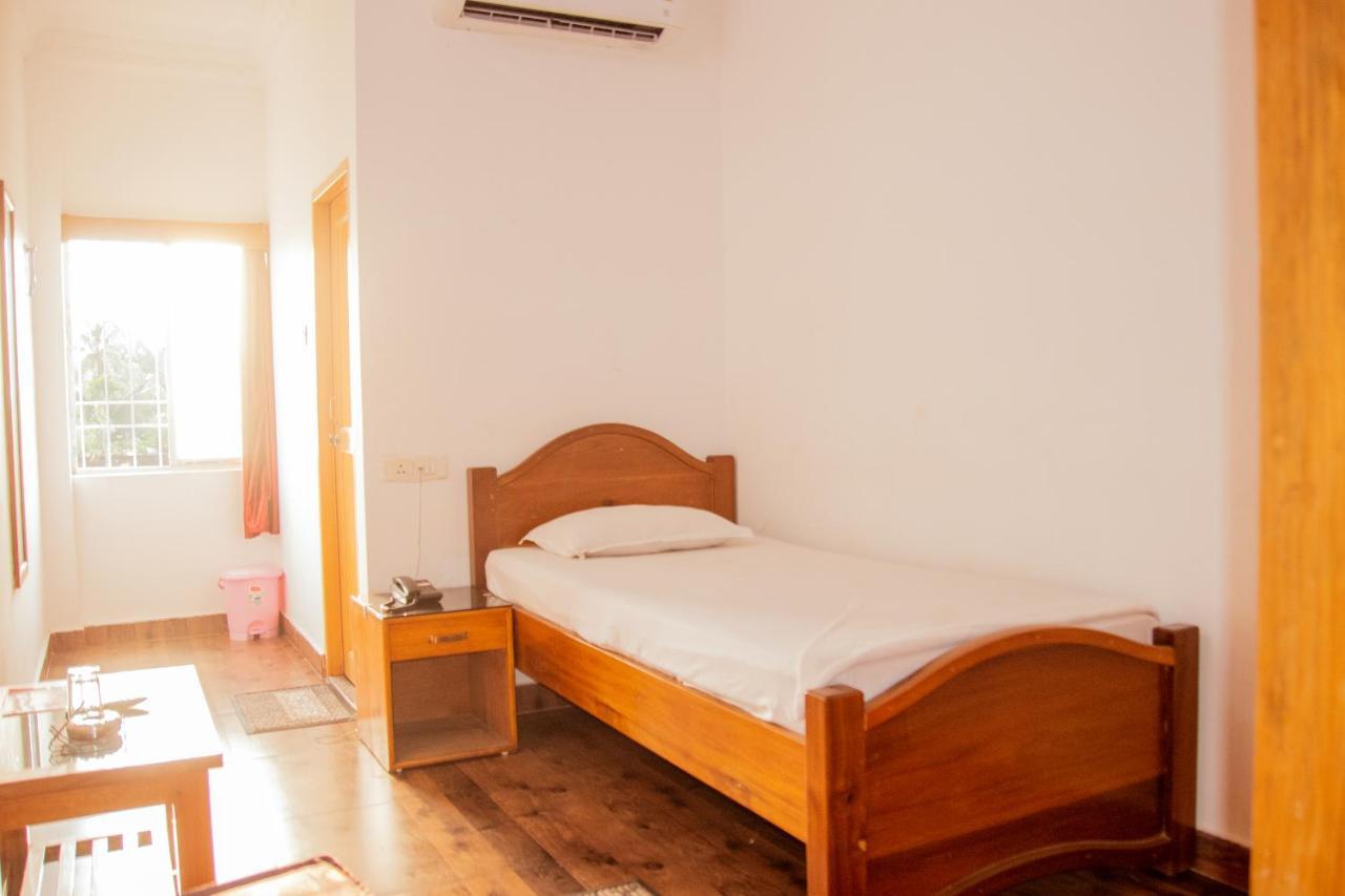Hotel Nakshatra Karimganj エクステリア 写真