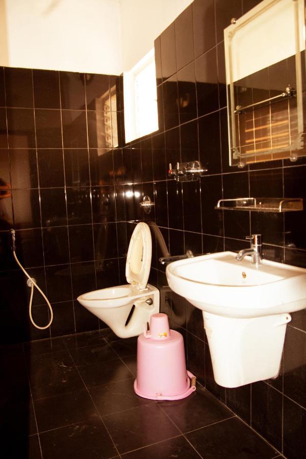Hotel Nakshatra Karimganj エクステリア 写真