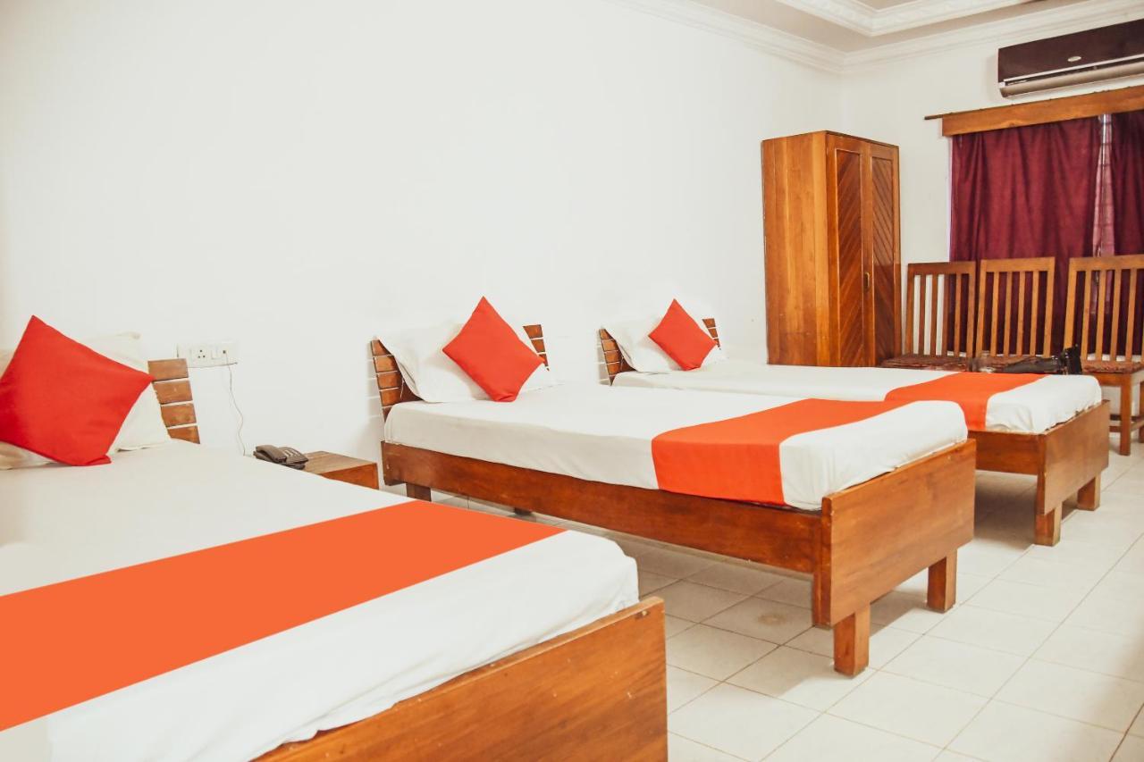 Hotel Nakshatra Karimganj エクステリア 写真