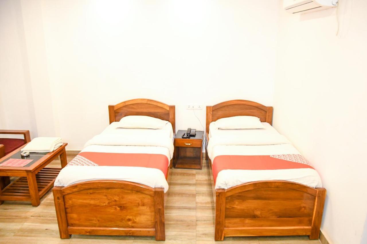 Hotel Nakshatra Karimganj エクステリア 写真