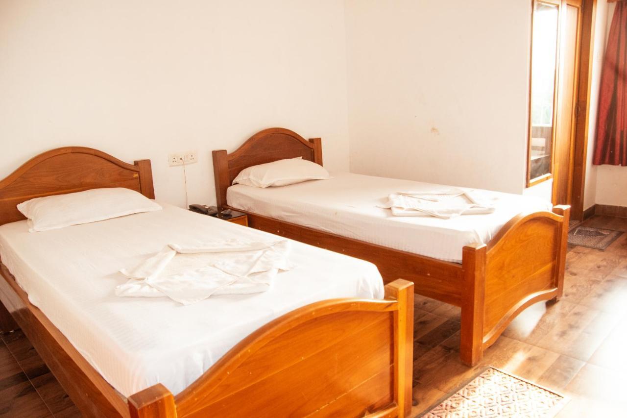 Hotel Nakshatra Karimganj エクステリア 写真