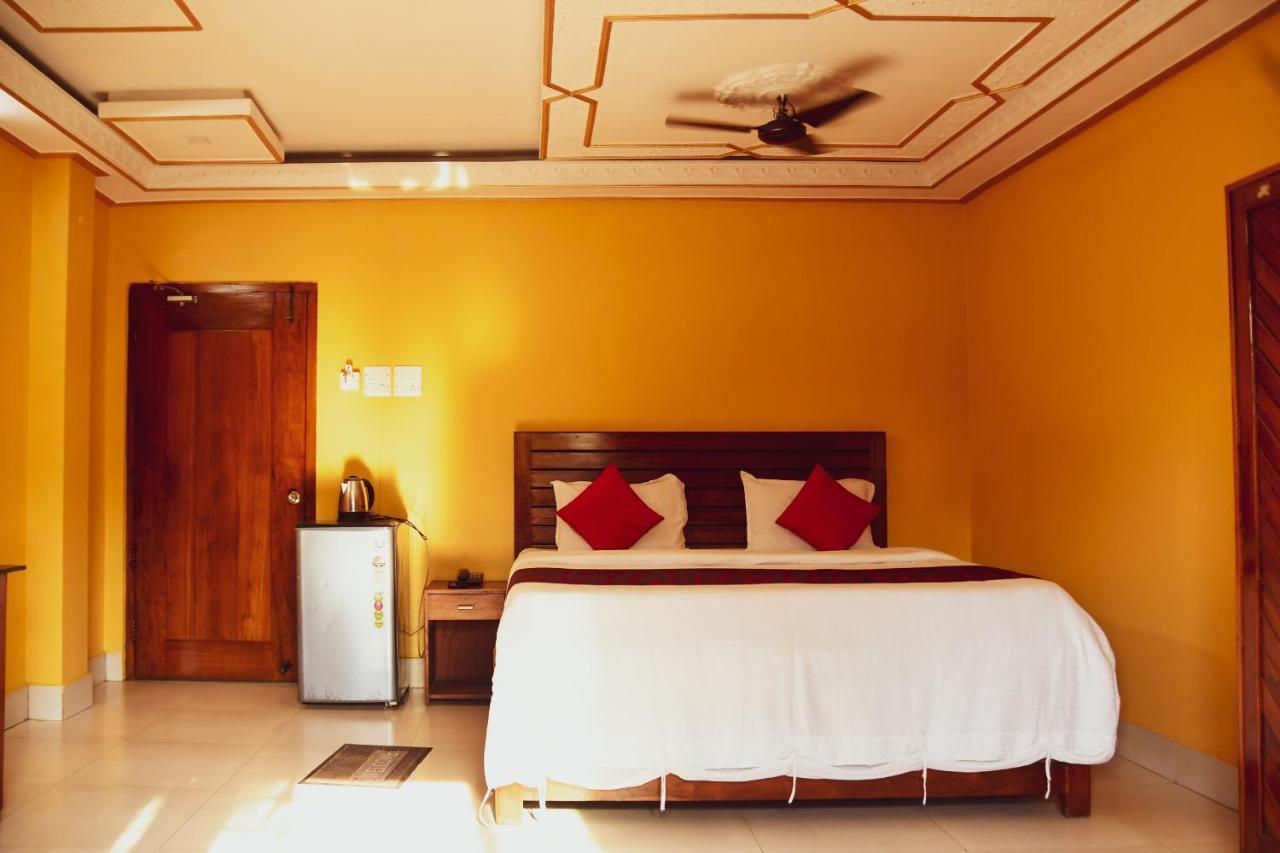 Hotel Nakshatra Karimganj エクステリア 写真