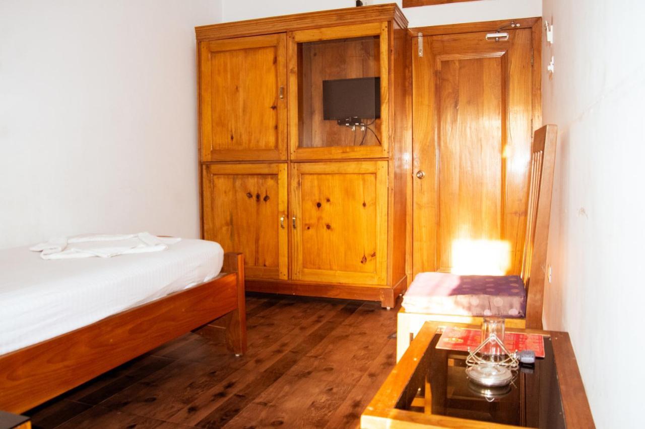 Hotel Nakshatra Karimganj エクステリア 写真