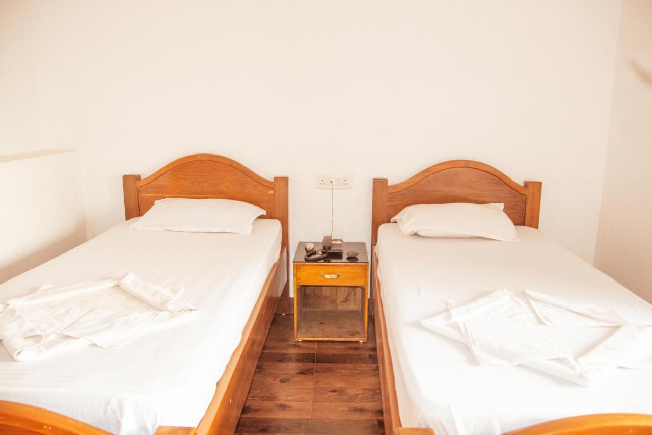 Hotel Nakshatra Karimganj エクステリア 写真